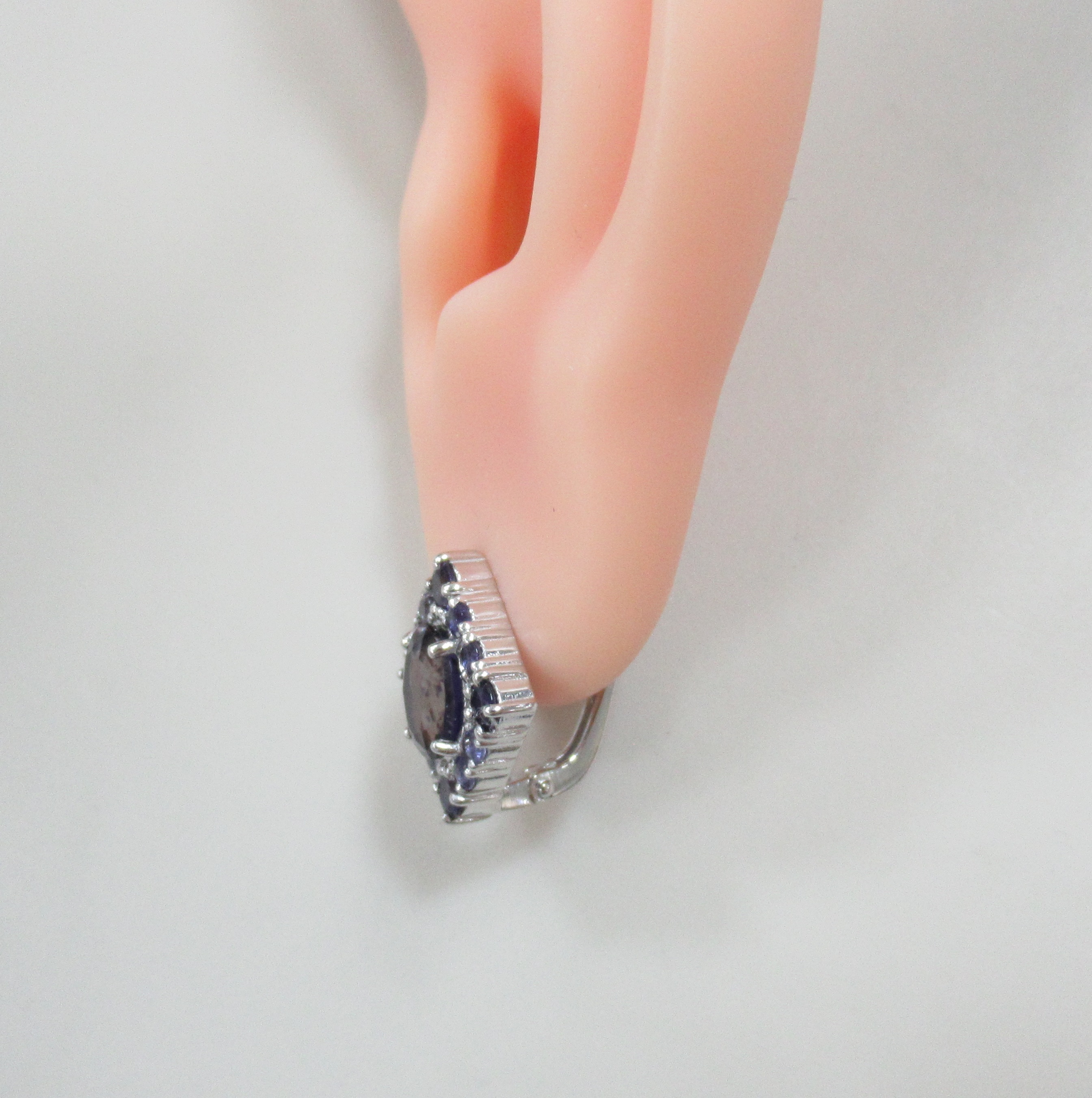 Серебряные серьги с иолитами